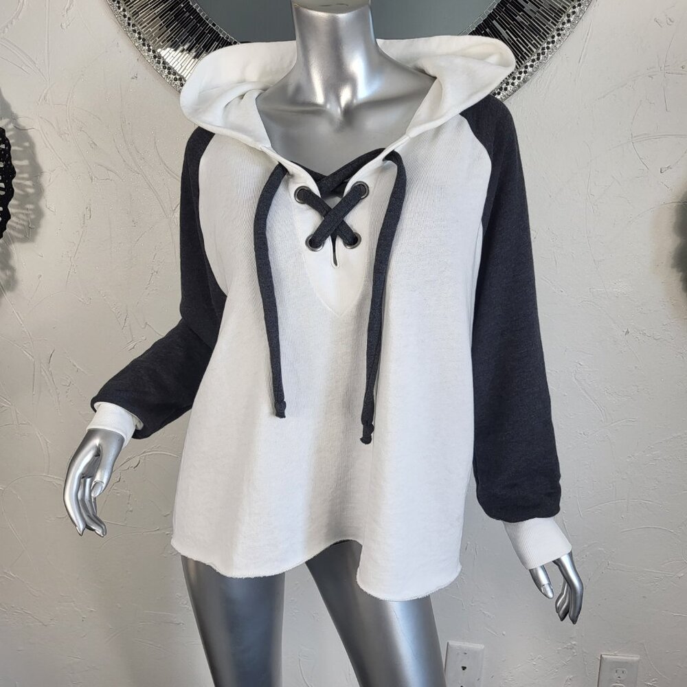 NWT~$125~WILDFOX~M/L~OVERSIZED OFF WHITE BLACK GRAY HOODIE SWEATSHIRT HOODED TOP